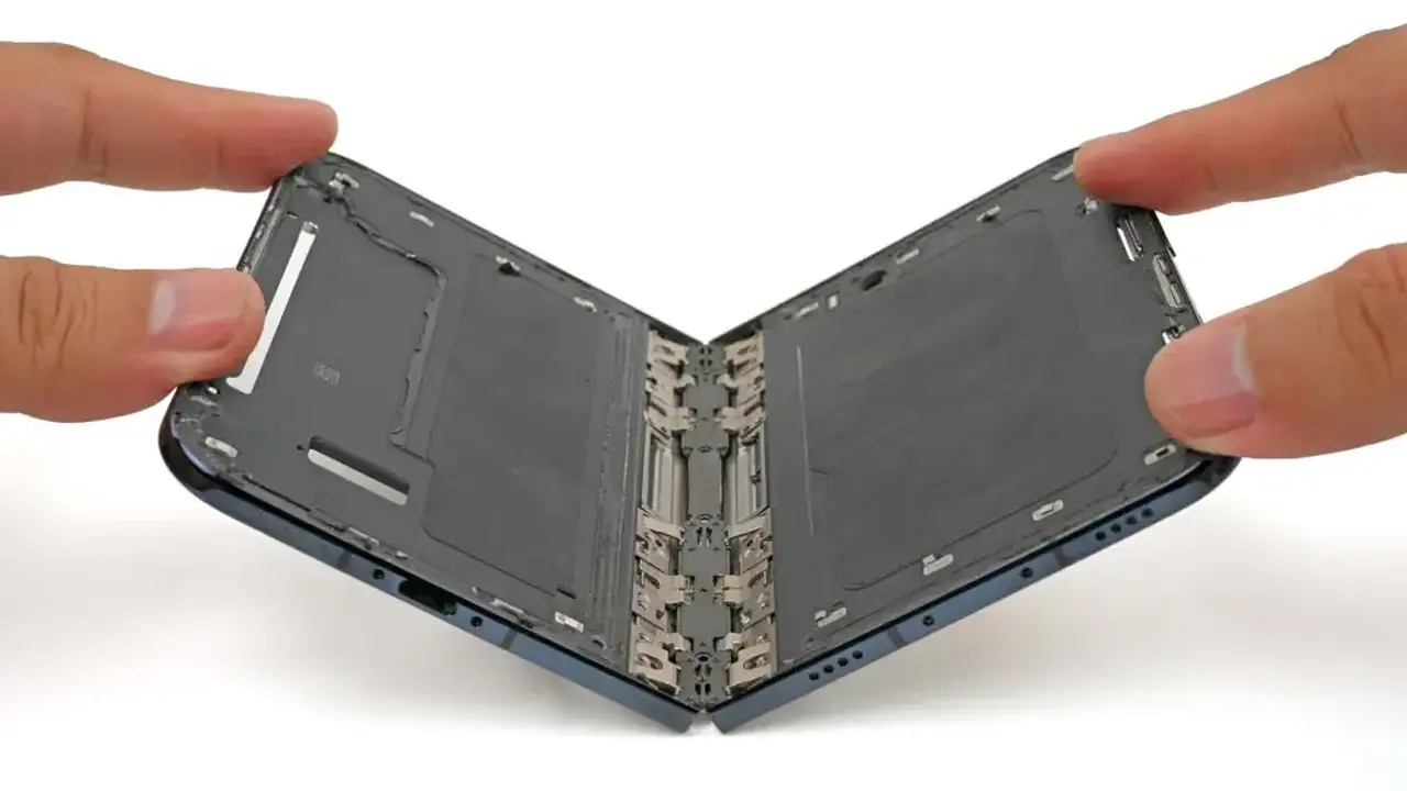 iFixit Explains Why the iPhone Duo Screen Fails