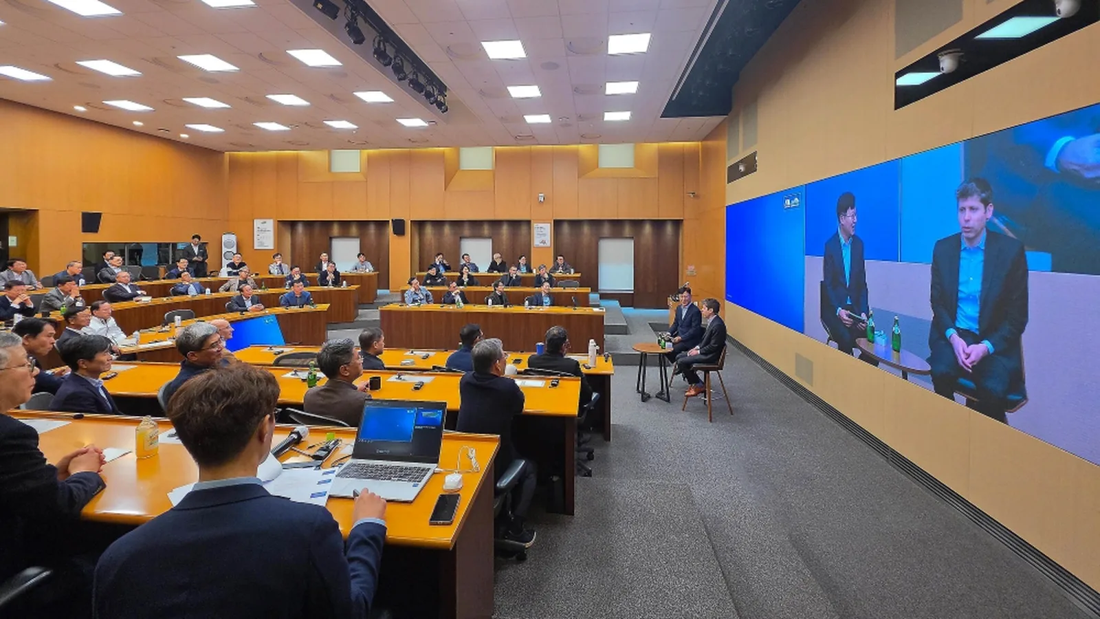 Sam Altman speaking to Samsung executives at the Samsung Human Resources Development Center in Yongin